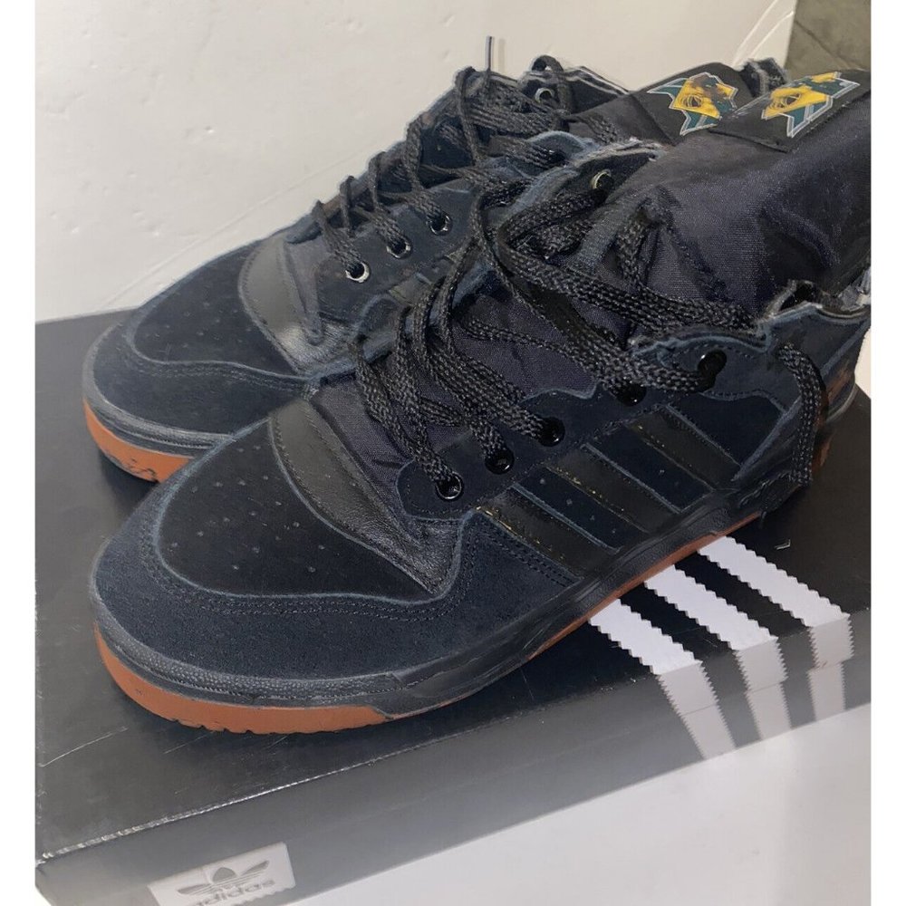 Adidas rivarly size 9.5
